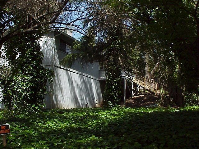 2nd image of 4062 Howard St