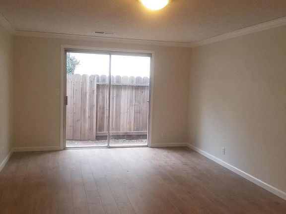 3rd image of 1410 Sequoia Dr