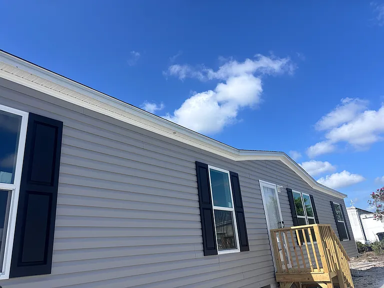 7480 SE Eagle Ave — Photo 1