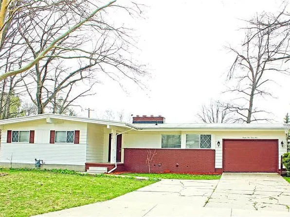 2549 Riverwood Dr, Port Huron, MI 48060