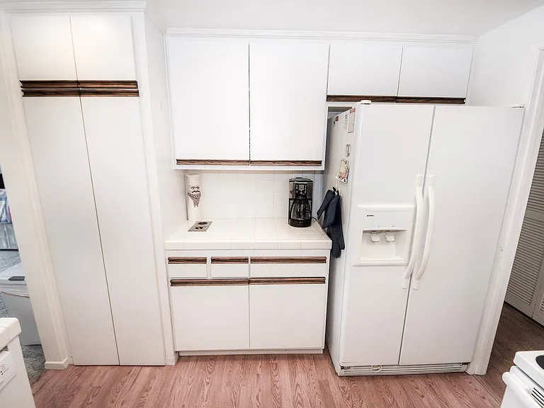 102 Antigua Ct — Photo 12