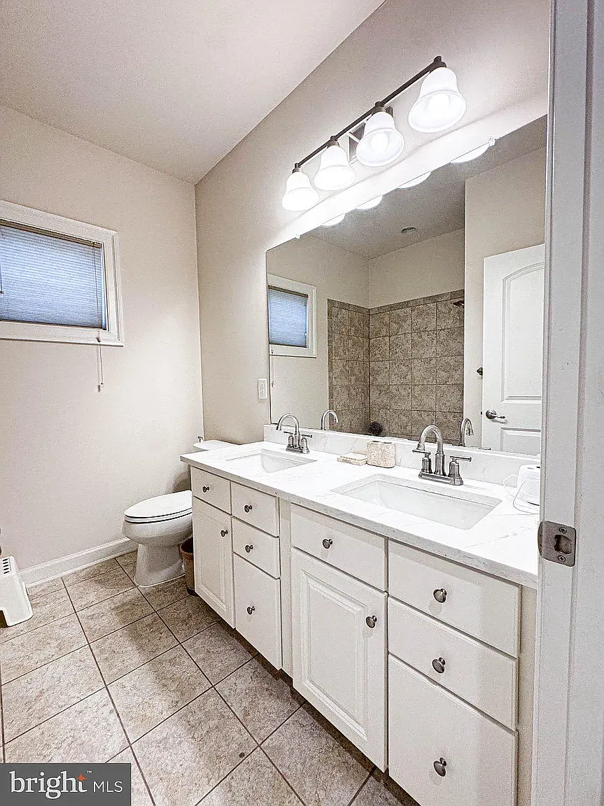 6 bed, 5306 sqft, $5,800 — Photo 2