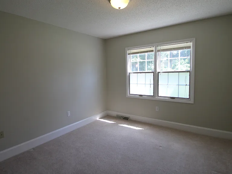 106 Elliott St W — Photo 14