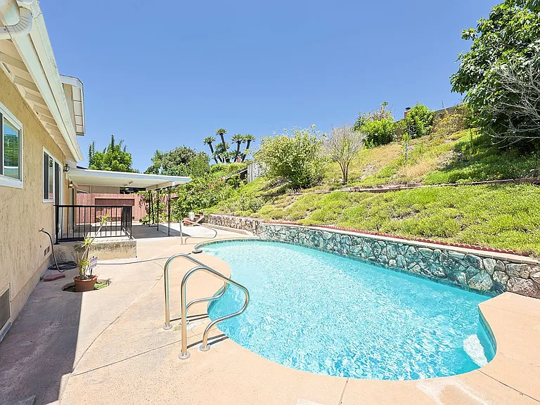 7517 Melotte St — Photo 32