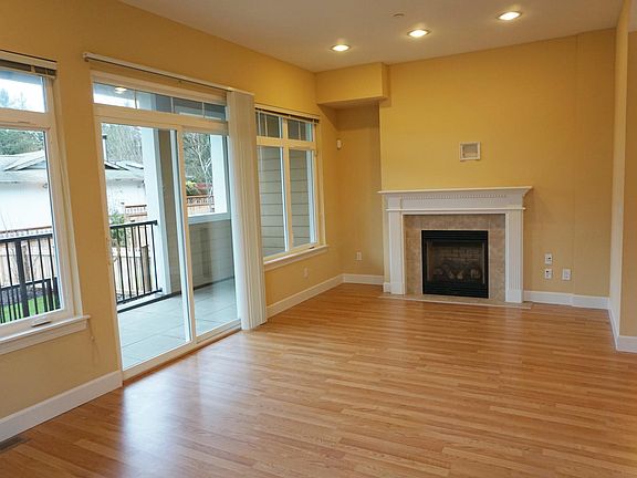 3rd image of 12327 NE 7th Pl #113