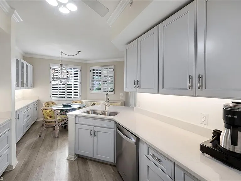400 L Ambiance Cir #104 — Photo 9