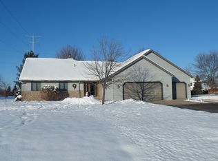 W2990 Farmstead Dr, Appleton, WI 54915