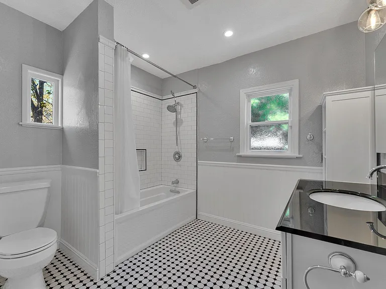802 Broadmoor Blvd — Photo 20