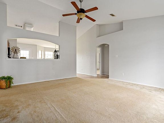 5th image of 2601 Red Oak Dr