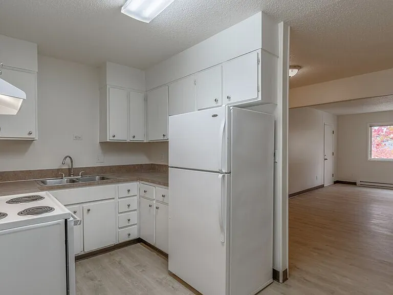 Riviera Apartments — Photo 12
