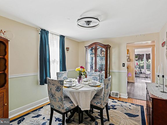 5th image of 111 E Chatsworth Ave