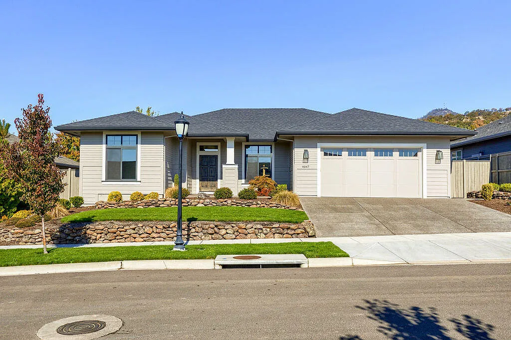 4047 Crystal Springs Dr photo 1