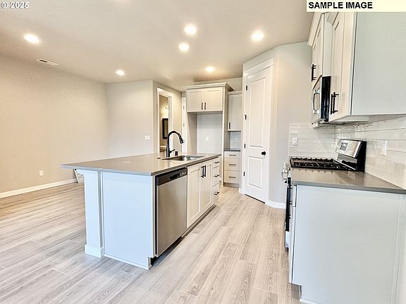 5th image of 18412 NE 43rd Pl Lot 204