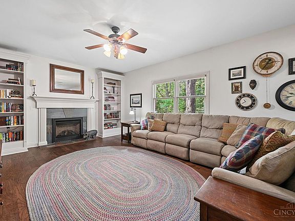 5th image of 6879 Crown Pointe Dr