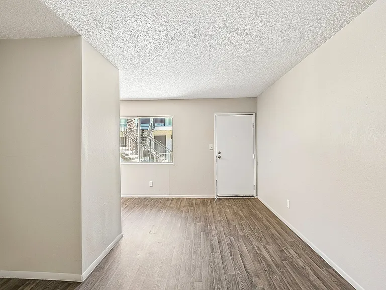7-web-or-mls-N 23rd Ave-S0307-007