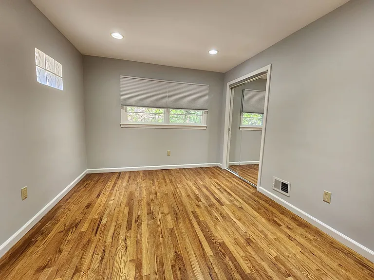 67 Maple Ave — Photo 10