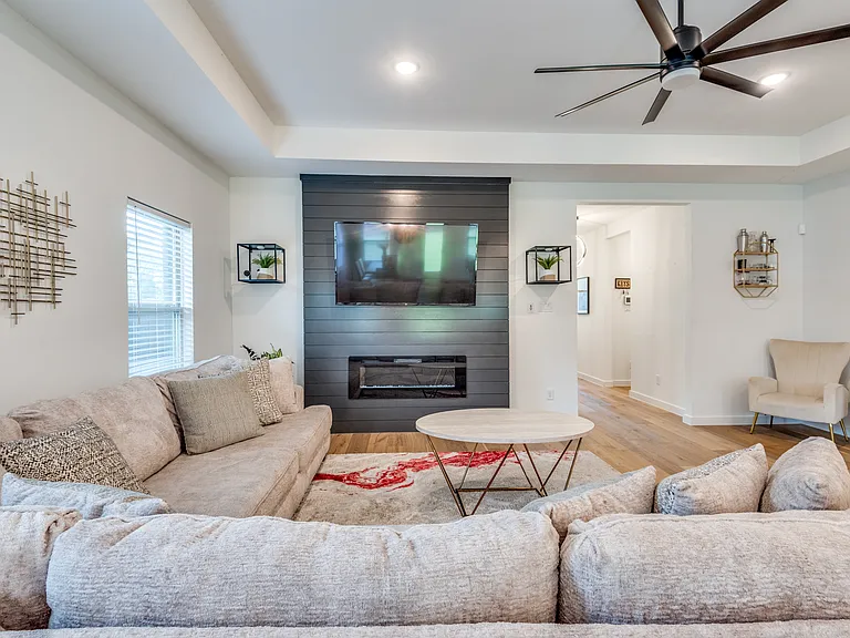 2830 S Marsalis Ave — Photo 9