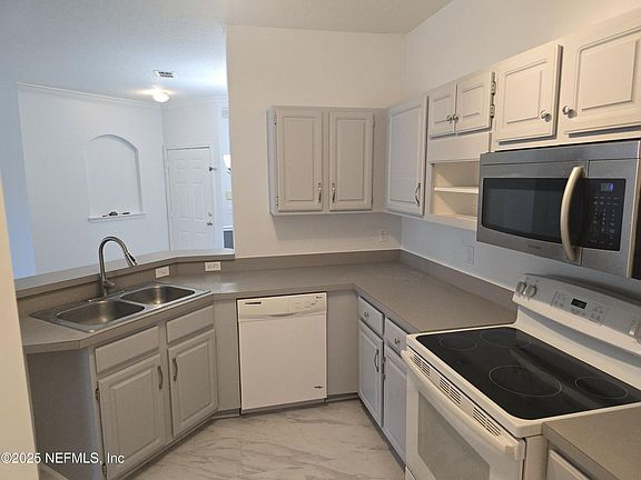 5th image of 10000 Gate Pkwy N APT 428