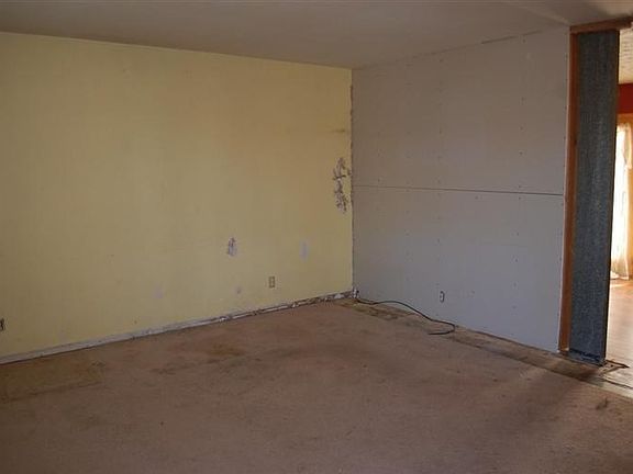 4th image of 804 McAdams Dr
