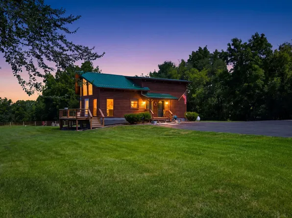 5990 Mill Rd, Avoca, WI 53506