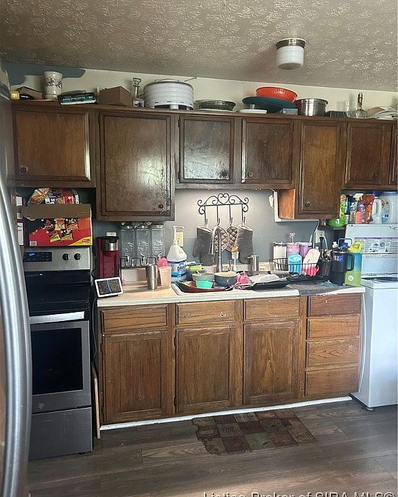 2nd image of 923 Washington Way
