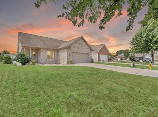 2050 Rushway Cir, De Pere, WI 54115