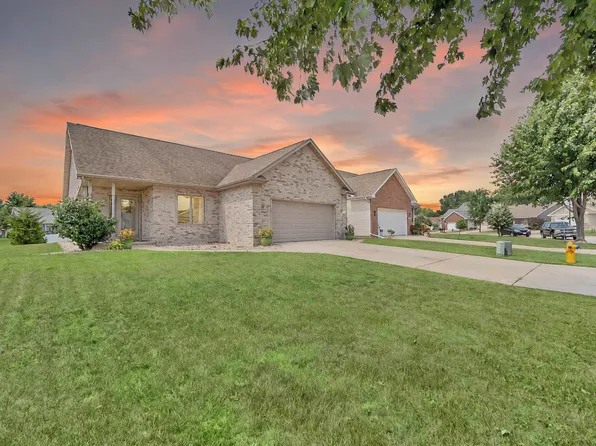 2050 Rushway Cir, De Pere, WI 54115