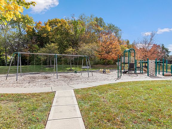 3rd image of 7818 Fawnwood Dr