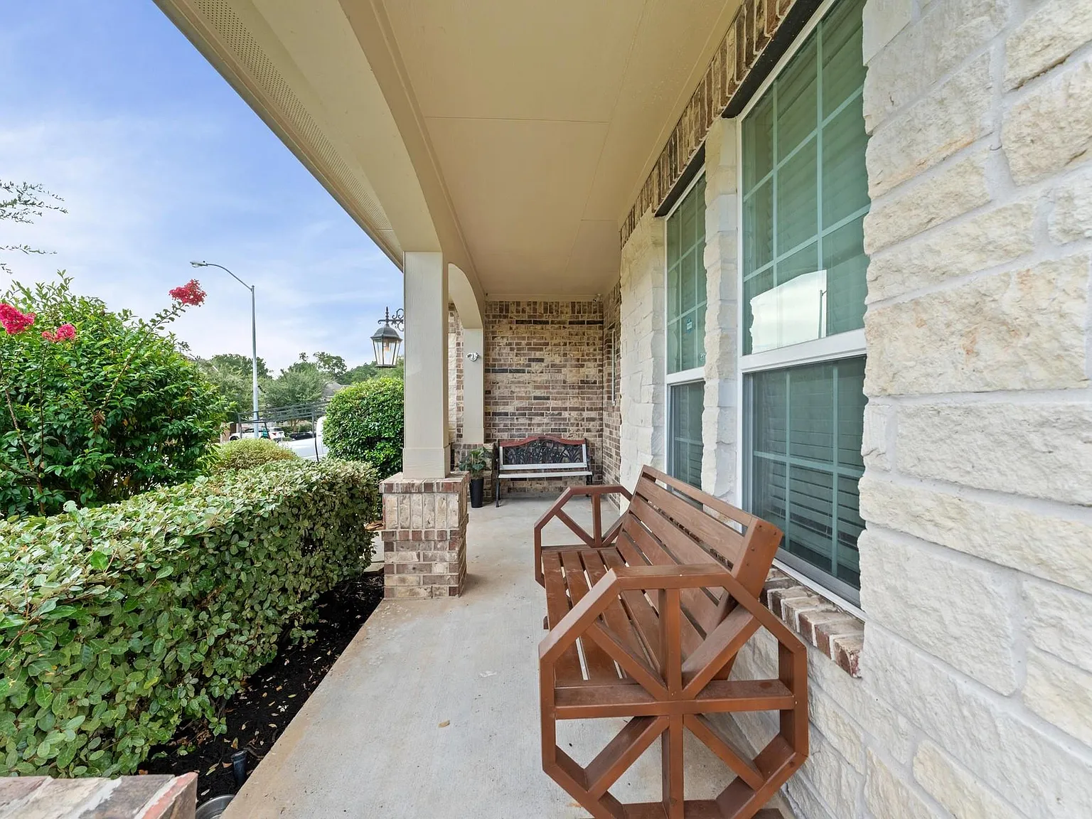 4 bed, 3.5 bath, 3543 sqft, $3,200 — Photo 3