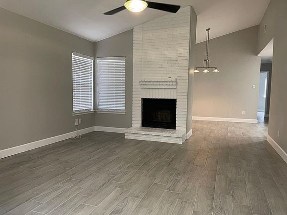 3rd image of 4422 Knollvalley