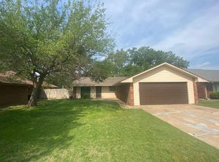2710 Wagon Trl, Enid, OK 73703