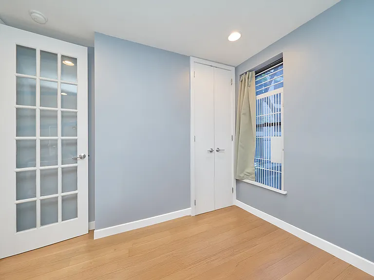 246 E 51st St #9 — Photo 5