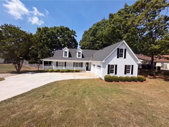 520 Fawn Ln, Loganville, GA 30052