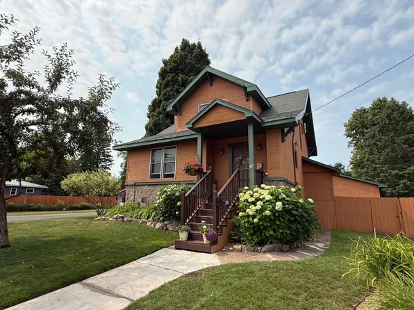 917 N Hemlock St, Ironwood, MI 49938