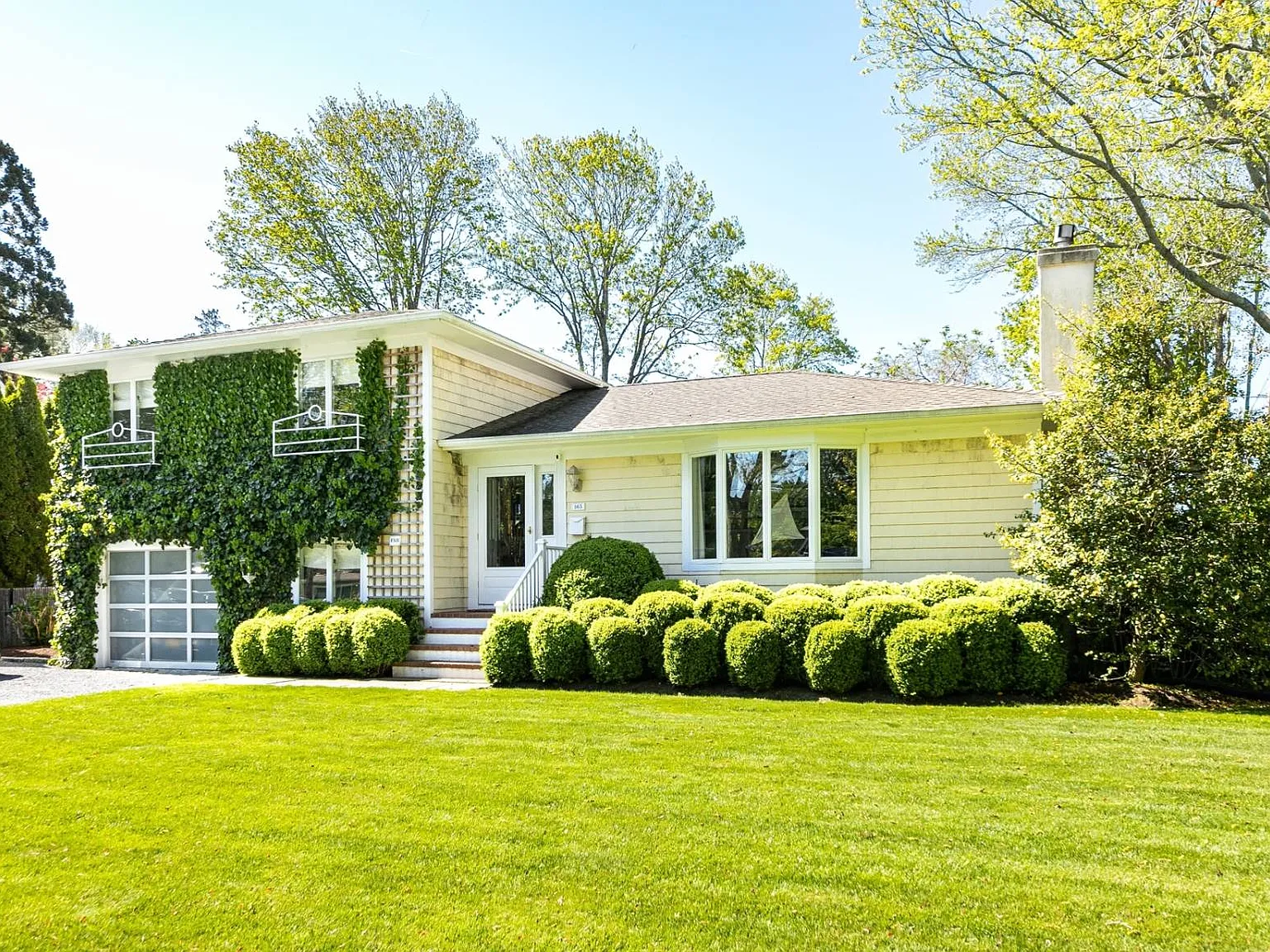 East Hampton Village Convenience — Photo 2