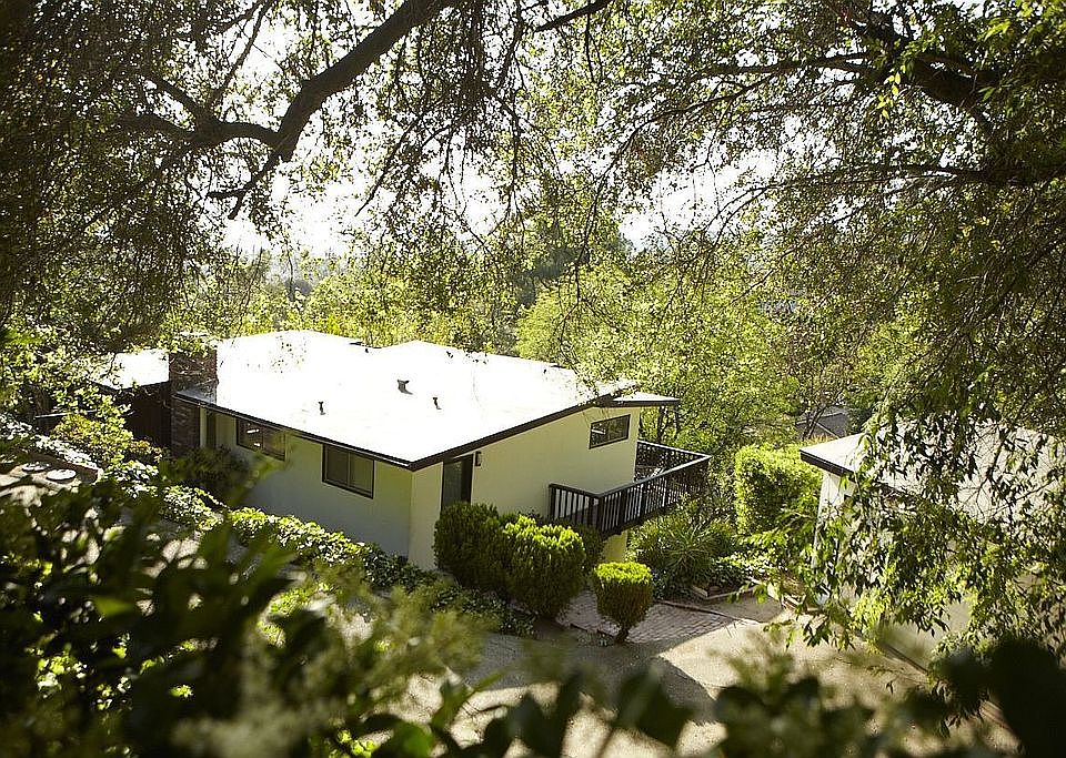 1st image of 355 Elmwood Dr