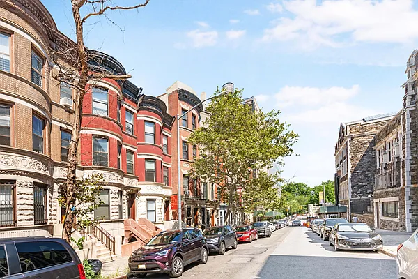 Rented by R New York | media 9