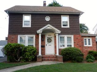 252 Wellington Rd, Mineola, NY 11501