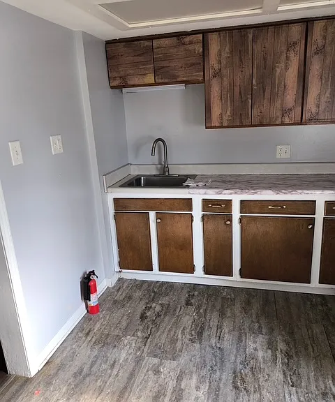 eat-in kitchen