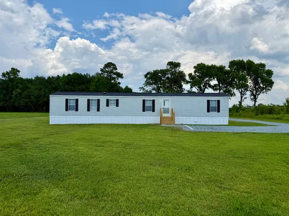 77 Long Leaf Ln, Newton Grove, NC 28366