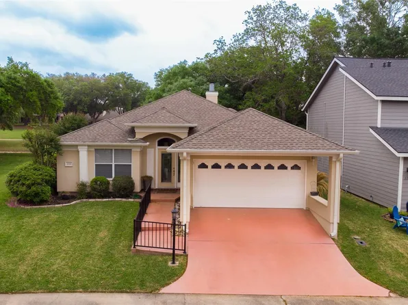 134 Waters Edge, Huntsville, TX 77340