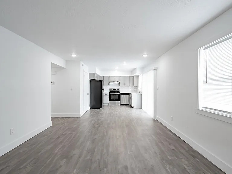Montclair Point Condominiums — Photo 3
