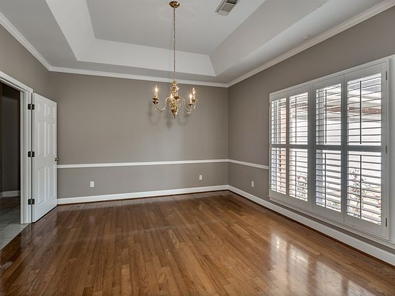 4th image of 929 Pin Brook Ln