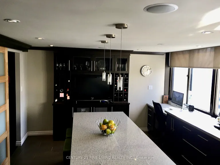 256 Jarvis St #15D — Photo 1