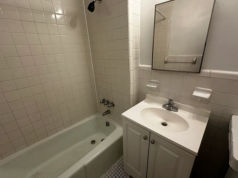 4414 Reservoir Rd NW — Photo 20