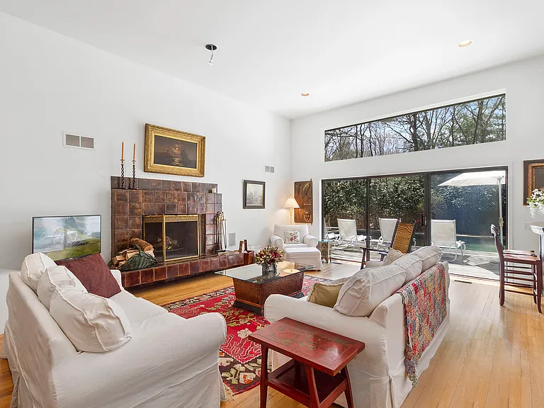 15 Fernwood Dr — Photo 2