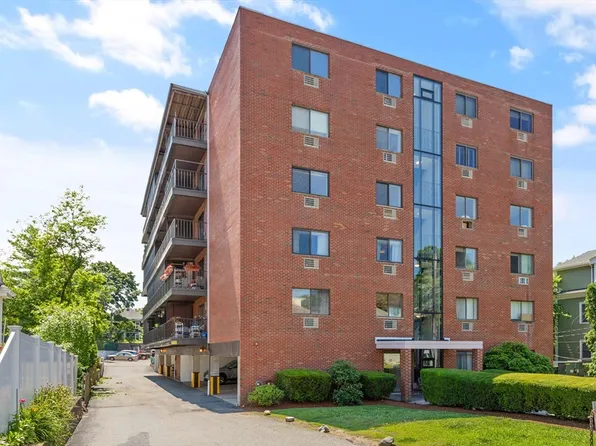 12 Pond Ln APT 31, Arlington, MA 02474