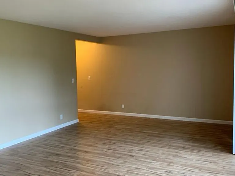 900 Cambridge Dr #74 — Photo 4