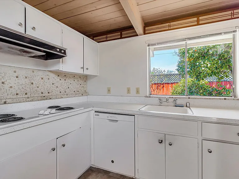 3807 Nathan Way — Photo 16
