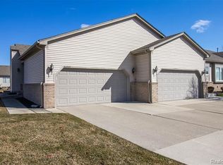 53300 Glen Oak Dr, Chesterfield, MI 48051